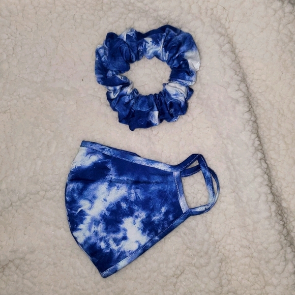 American Eagle Outfitters Accessories - Matching Face Mask & Scrunchie